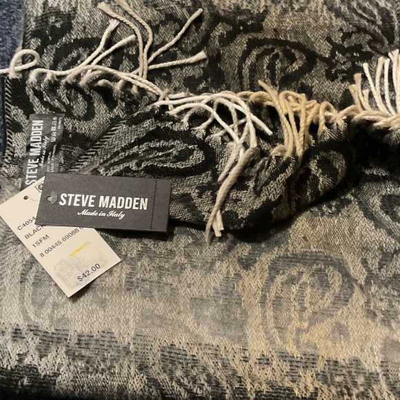 Steve Madden Accessories - Steve Madden Black and Gray Scarf